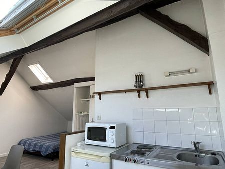 Beau studio en location de 13,70m², situé rue du Champ des Oiseaux à Rouen, 403€ charges comprises - Photo 2