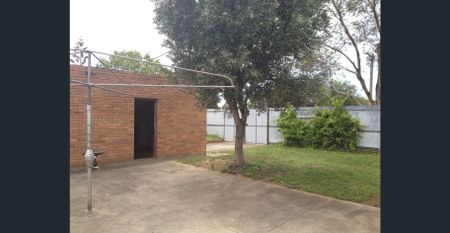 Neat Brick home! - Photo 2