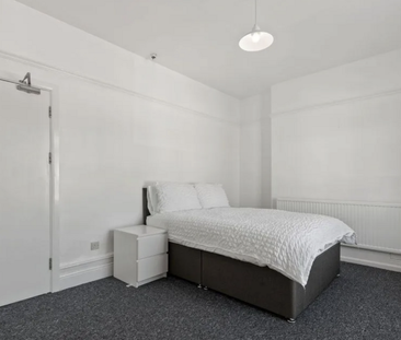 4 bedroom terraced house to rent - Photo 6