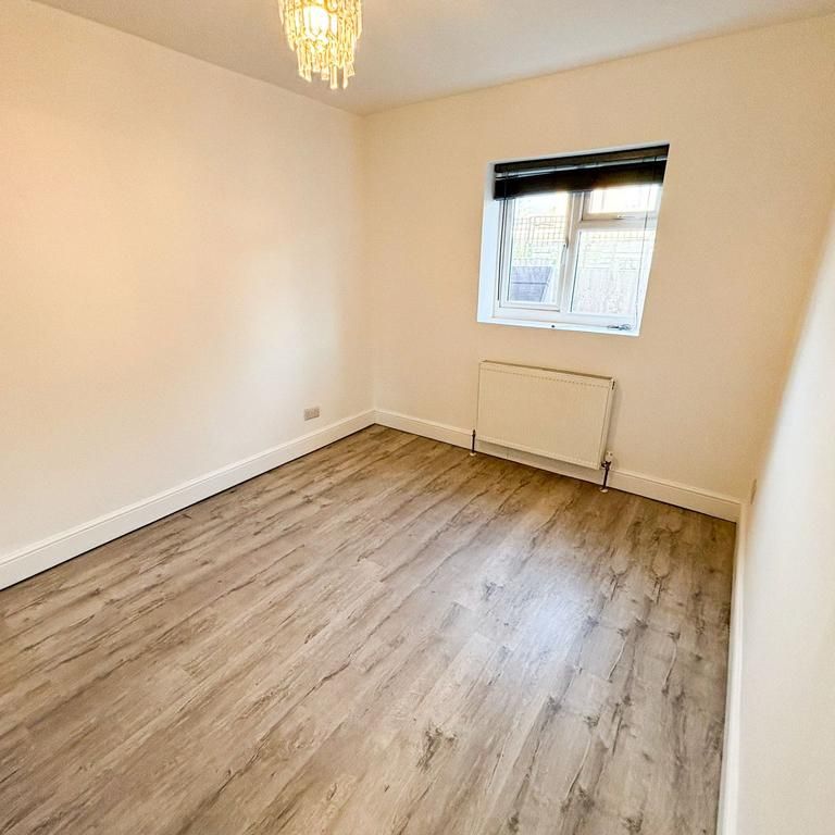2 bedroom ground floor flat to rent - Photo 1