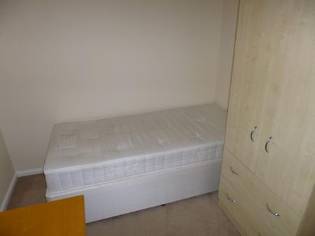 3 bedroom semi-detached house to rent - Photo 4