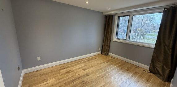 For Lease - 623 Trafford Crescent, Oakville, Ontario - Photo 2