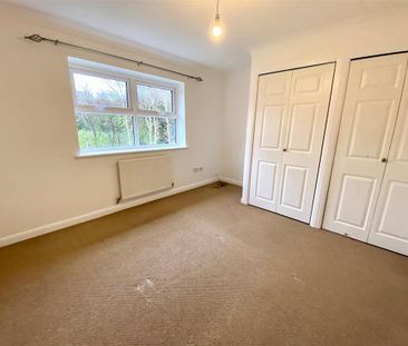 2 bedroom end of terrace house to rent - Photo 4