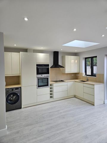 5 bedroom semi-detached house to rent - Photo 2