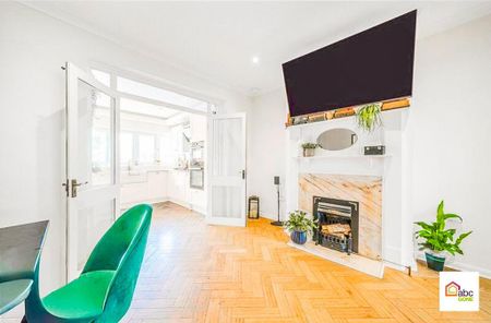 4 bedroom semi-detached house to rent - Photo 5