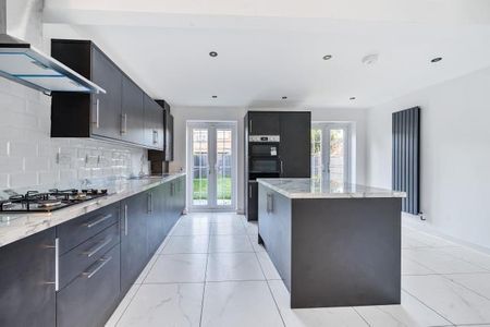 3 bedroom terraced house to rent - Photo 3