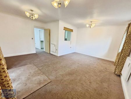 2 bedroom Flat To Let - Photo 2