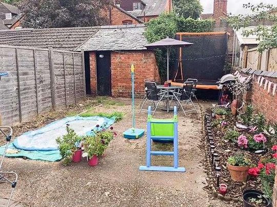 Bowling Green Avenue, Kettering, NN15 - Photo 1