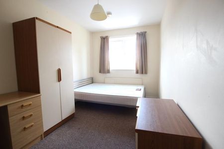 5 bedroom semi-detached house to rent - Photo 4