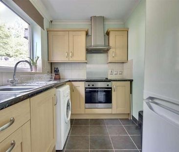 Coltsmead, Portsmouth, PO6 - Photo 3