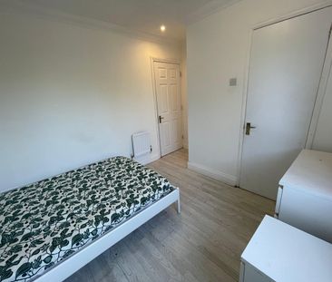Room in a Shared House, Hilda Road, E16 - Photo 3