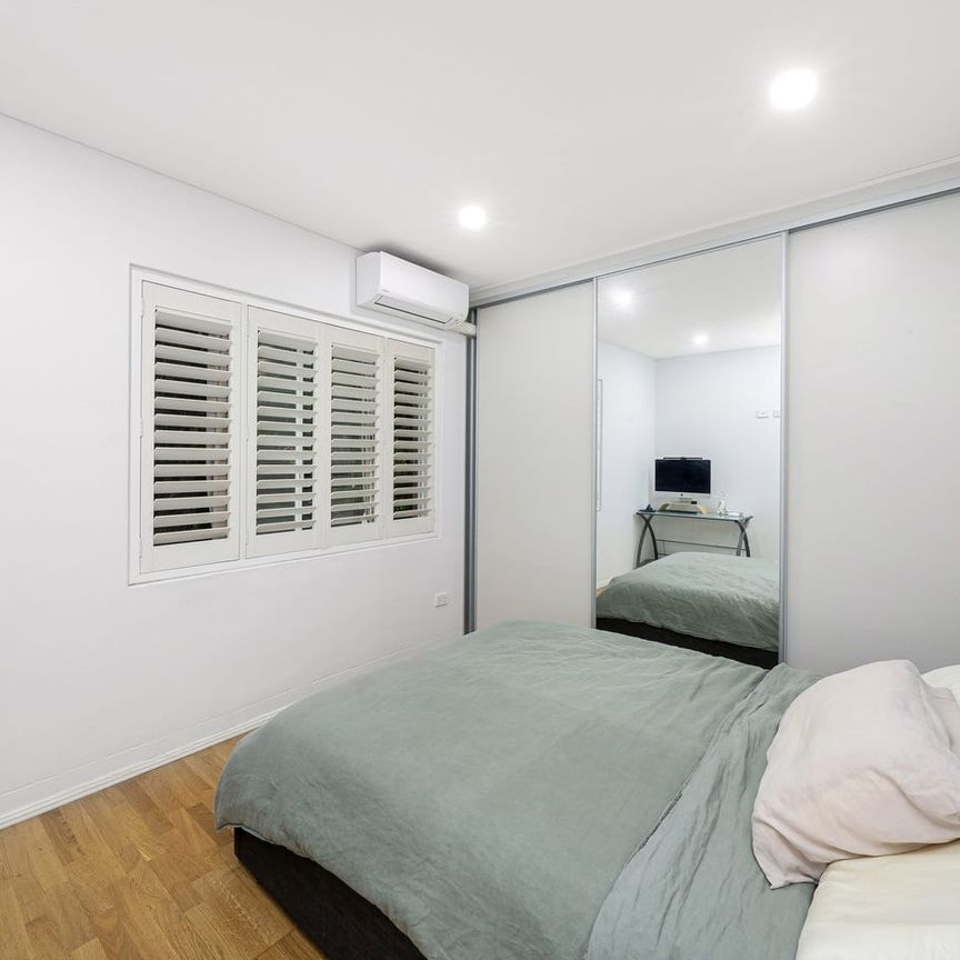 Fully Renovated Ground Floor Apartment - Photo 1