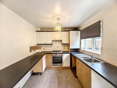 3 bed Semi-Detached - To Let - Photo 2