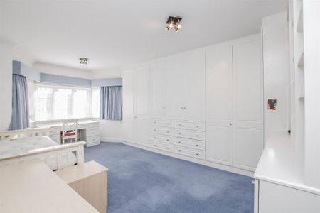 6 bedroom detached house to rent - Photo 5