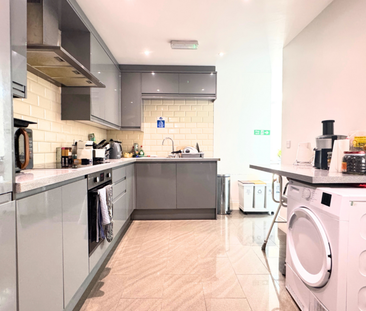 1 bedroom in a house share to rent - Photo 3