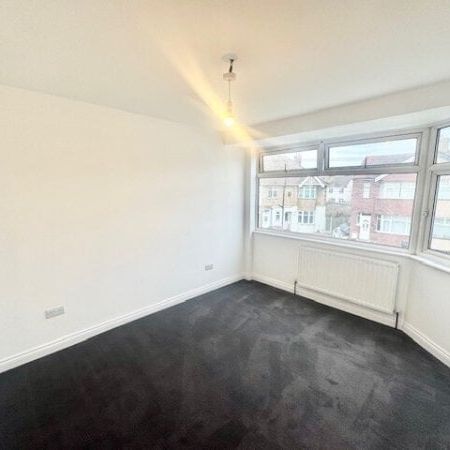 Glenwood Avenue, Rainham, RM13 9AD, Property for rent - Photo 1
