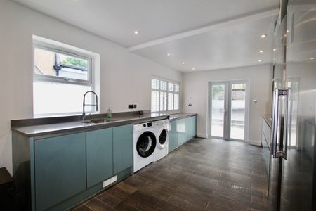 4 Bed Terraced House, Delafield Road, SE7 - Photo 4