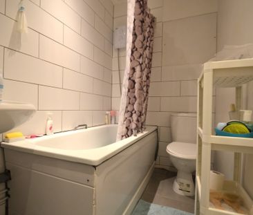 1 bedroom Property to rent - Photo 4