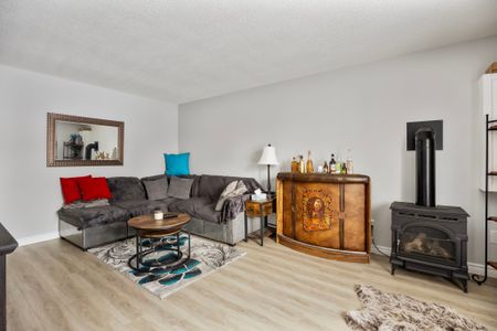 For Lease - 1014 Renaissance Drive Unit# Upper Level, Oshawa, Ontario - Photo 2