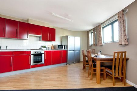 1 bedroom in a flat share to rent - Photo 4