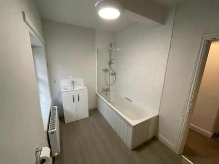 5 bedroom detached house to rent - Photo 4