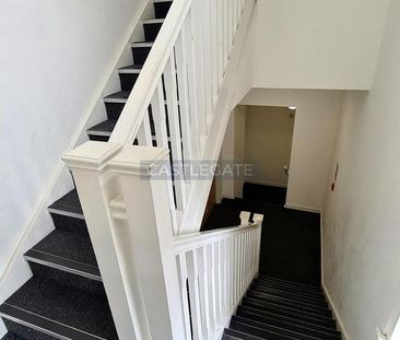 1 bedroom in a flat share to rent - Photo 3