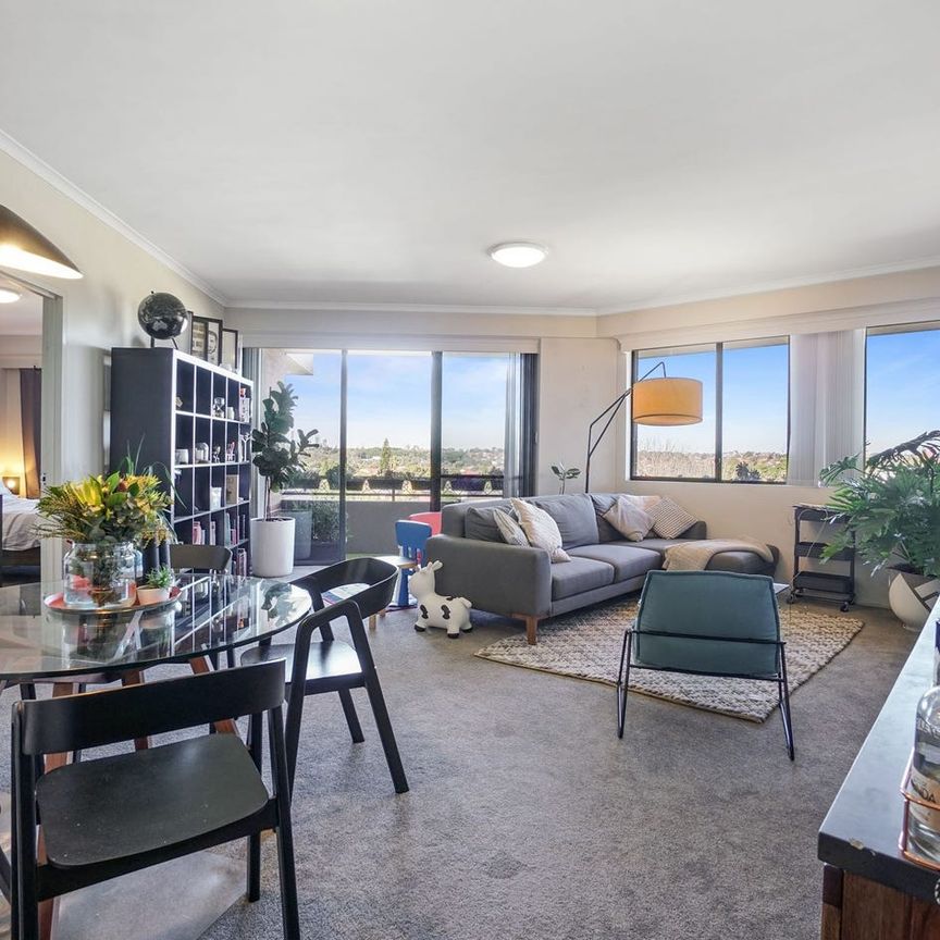 Resort-Style Three Bedroom Apartment with City & Water Views - Photo 1