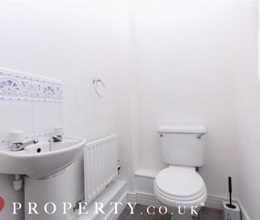 4 bedroom end of terrace house to rent - Photo 1