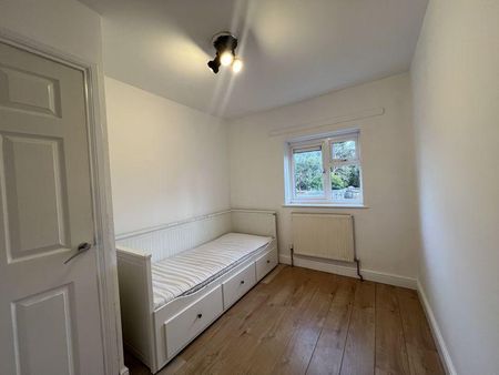 4 bedroom semi-detached house to rent - Photo 5