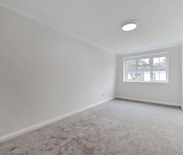 4 bedroom detached house to rent - Photo 2