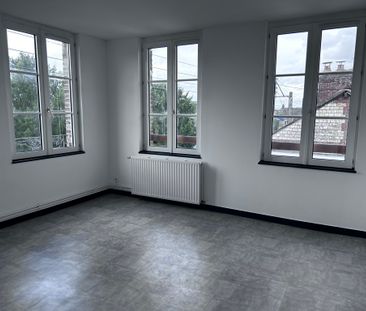 Location Appartement 3 pièces 66m² CAUDEBEC LES ELBEUF 76320 - Photo 1