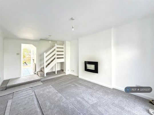 2 bedroom terraced house to rent - Photo 1
