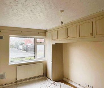 Ashford Crescent, Ashford, TW15 - Photo 1