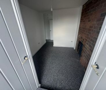 1 bed Flat - To Let - Photo 6