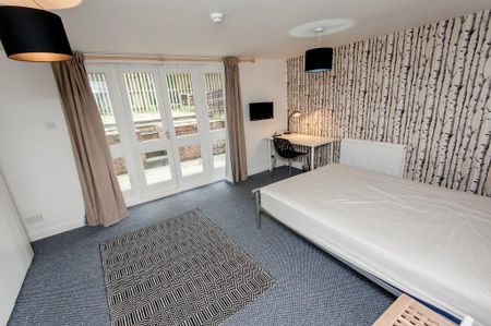 6 bedroom townhouse to rent - Photo 3