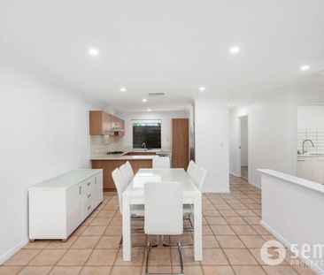 Street Front Villa - Photo 4