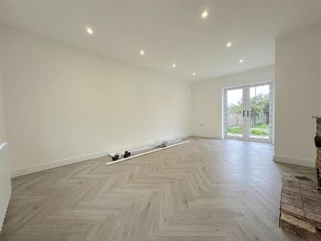 2 bedroom semi-detached house to rent - Photo 2