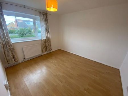 4 bedroom semi-detached house to rent - Photo 5