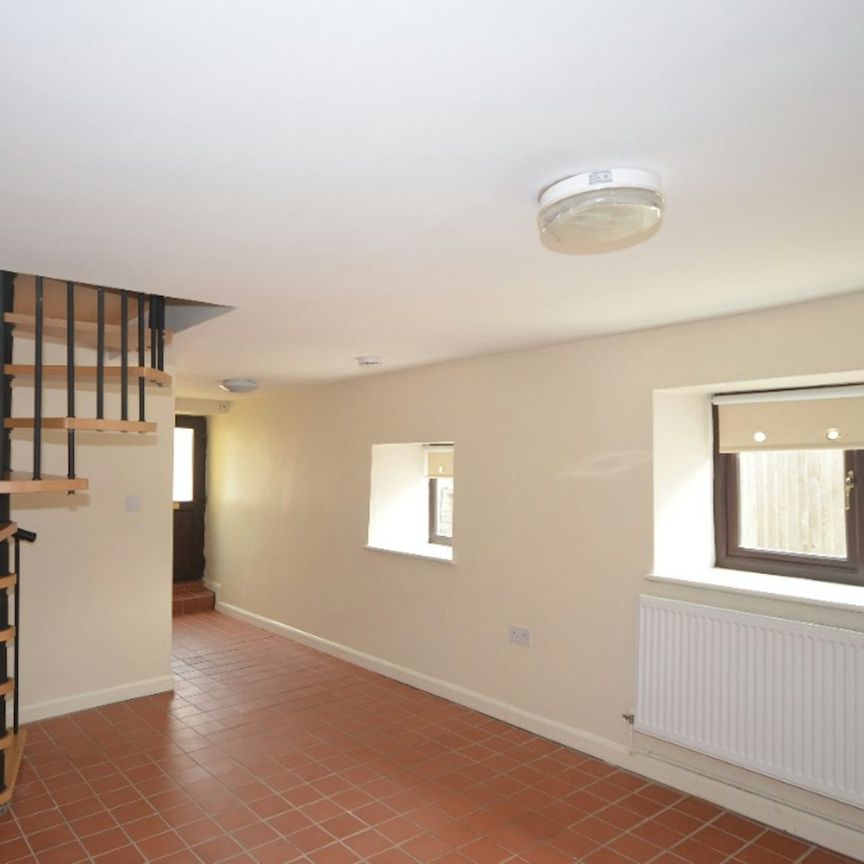 Cottage to rent on - Photo 1