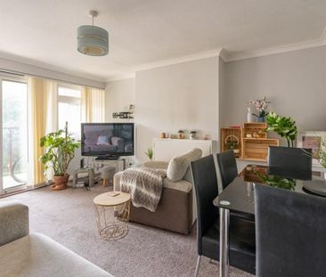 3 bedroom flat to rent - Photo 2