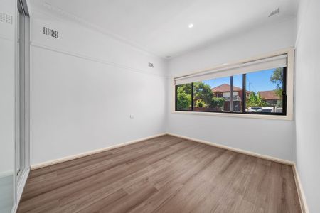 Fully Renovated 3-Bedroom Home with Quality Finishes - Photo 3