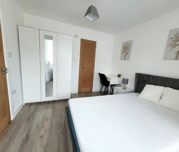 1 bedroom in a house share to rent - Photo 1