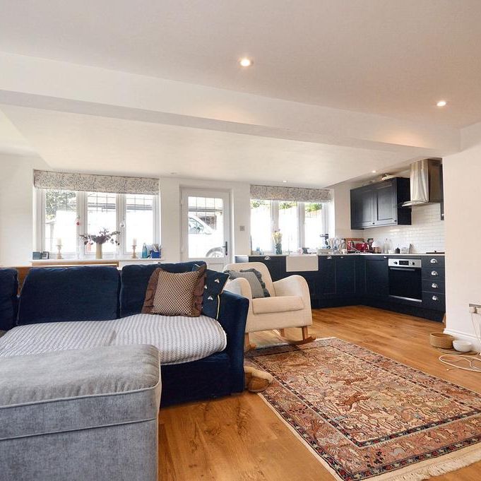 2 bedroom property to rent - Photo 1