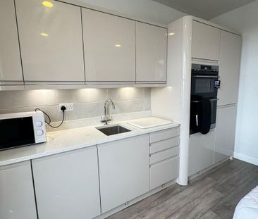 1 bedroom in a house share to rent - Photo 6