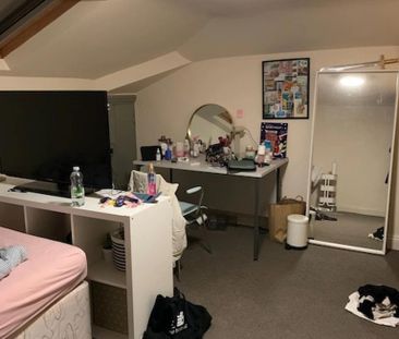 1 bedroom in a house share to rent - Photo 4