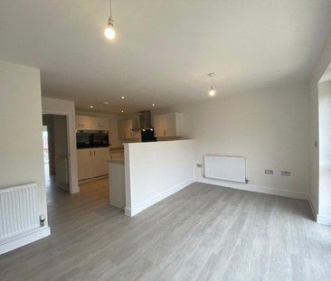 4 bedroom detached house to rent - Photo 2