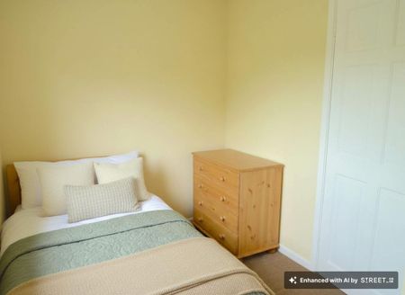 4 bedroom end of terrace house to rent - Photo 3