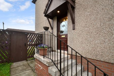 3 bed flat to rent in Aikenhead Road, Glasgow, G44 - Photo 3