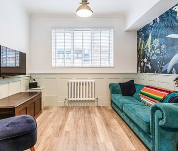 2 bedroom mews to rent - Photo 2