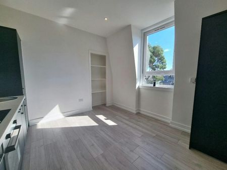 Flat to rent on - Photo 2